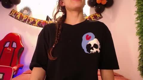 Snapshot of katy_van chatting on 10/11/25, 08:29 Katy Van online show from 10/11/25, 08:29