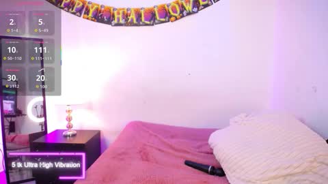 Snapshot of katy_van chatting on 10/19/25, 08:37 Katy Van online show from 10/19/25, 08:37