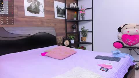 Snapshot of katyablonding chatting on 02/21/25, 01:11 salo online show from 02/21/25, 01:11