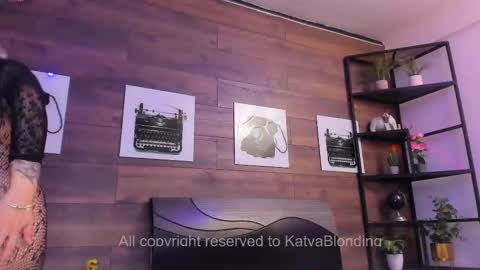 Snapshot of katyablonding chatting on 09/09/25, 02:05 salo online show from 09/09/25, 02:05