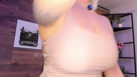 Snapshot of katyablonding chatting on 10/10/25, 06:18 salo online show from 10/10/25, 06:18