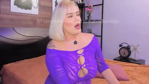 Snapshot of katyablonding chatting on 10/11/25, 05:44 salo online show from 10/11/25, 05:44