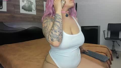 Snapshot of katyablonding chatting on 11/20/25, 01:33 salo online show from 11/20/25, 01:33