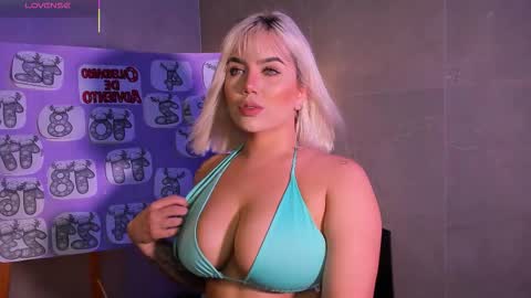 Snapshot of katyablonding chatting on 12/01/25, 05:07 salo online show from 12/01/25, 05:07