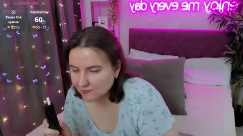 Kate online show from 10/19/25, 04:02