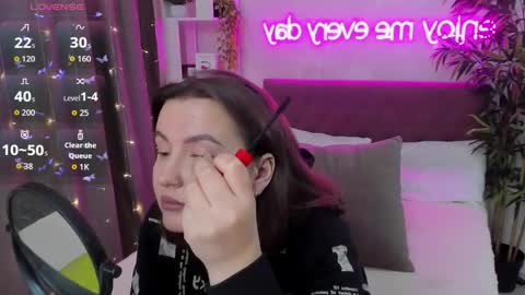 Kate online show from 10/22/25, 06:57