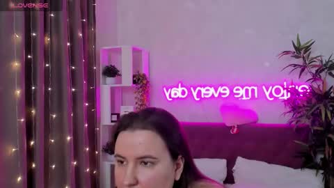 Kate online show from 03/25/26, 05:57