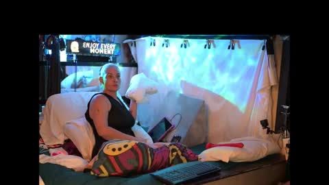 Snapshot of katycouple69 chatting on 03/01/26, 05:53 katycouple69 online show from 03/01/26, 05:53