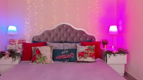 Snapshot of katymeaw chatting on 12/17/25, 01:11 katymeaw online show from 12/17/25, 01:11