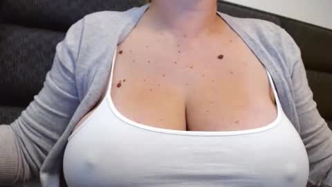 Katy online show from 09/25/25, 03:54