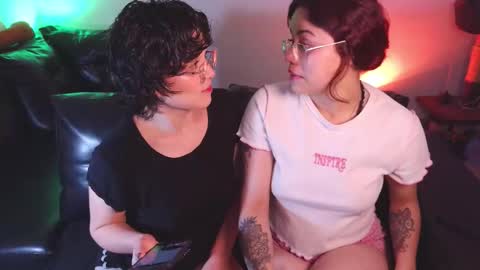 Snapshot of katyxxx_043 chatting on 12/03/25, 02:19 katyxxx_043 online show from 12/03/25, 02:19