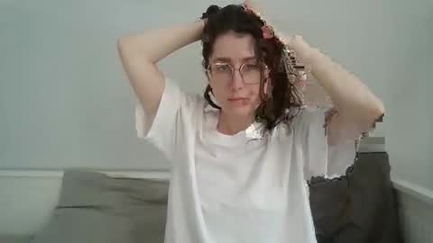 Snapshot of kawaii_snowflake chatting on 10/19/25, 01:01 kawaii snowflake online show from 10/19/25, 01:01