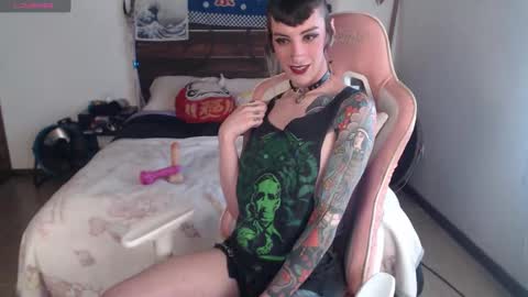 luna   online show from 10/09/25, 09:35