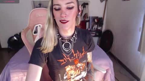 luna   online show from 10/28/25, 09:06