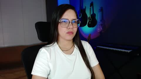 Snapshot of kay_avrill chatting on 12/15/24, 06:29 Kay online show from 12/15/24, 06:29