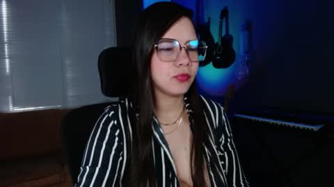 Snapshot of kay_avrill chatting on 01/19/25, 07:04 Kay online show from 01/19/25, 07:04