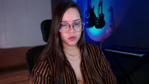 Snapshot of kay_avrill chatting on 01/21/25, 05:27 Kay online show from 01/21/25, 05:27