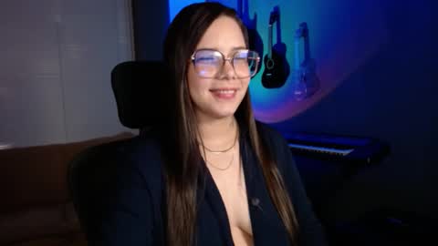 Snapshot of kay_avrill chatting on 10/28/25, 08:44 Kay online show from 10/28/25, 08:44