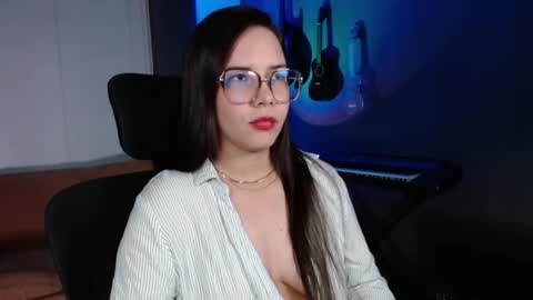 Snapshot of kay_avrill chatting on 12/02/25, 02:50 Kay online show from 12/02/25, 02:50