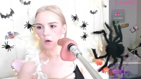 Snapshot of kaya_devis chatting on 10/28/25, 04:27 KAYA online show from 10/28/25, 04:27