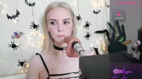 Snapshot of kaya_devis chatting on 10/30/25, 04:47 KAYA online show from 10/30/25, 04:47