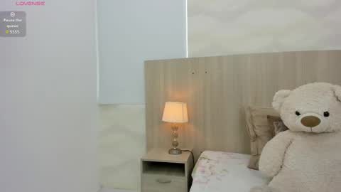 Snapshot of kaya_taraji chatting on 09/15/25, 11:32 online show from 09/15/25, 11:32