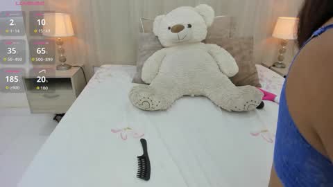 Snapshot of kaya_taraji chatting on 09/17/25, 11:23 online show from 09/17/25, 11:23