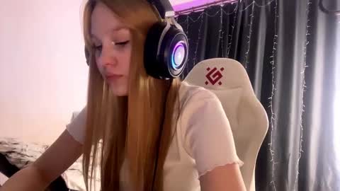 Amia online show from 03/19/26, 05:28