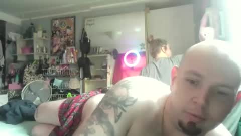 Snapshot of kaylaandmike23 chatting on 04/02/26, 05:32 M and K online show from 04/02/26, 05:32