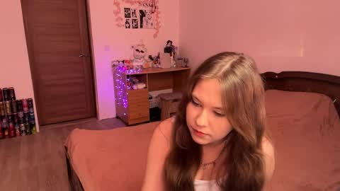 Nyelle online show from 05/12/26, 03:53