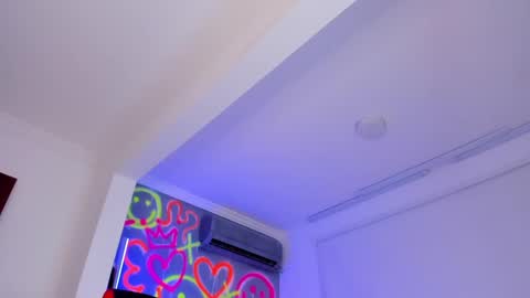 Snapshot of kayle______ chatting on 12/03/24, 11:13 INSTAjohedija online show from 12/03/24, 11:13