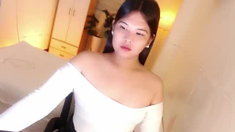 Y O U R        F U T U R E       K A Y L E E  online show from 11/07/25, 03:45