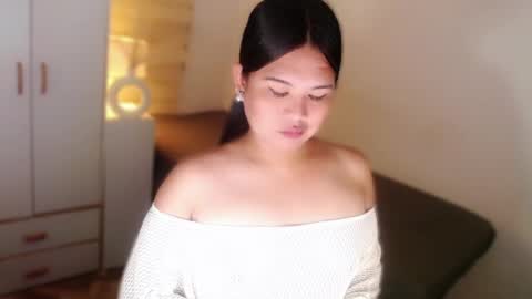 Snapshot of kayleepinay chatting on 06/15/26, 01:08 Y O U R F U T U R E K A Y L E E online show from 06/15/26, 01:08