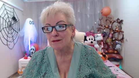 kaylesmoll online show from 10/31/25, 07:37