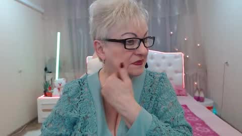 kaylesmoll online show from 11/12/25, 07:57