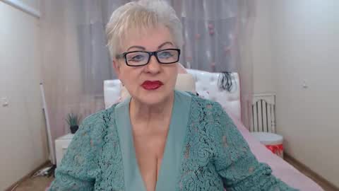 kaylesmoll online show from 11/19/25, 07:25