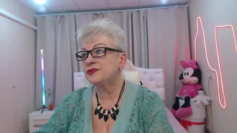 kaylesmoll online show from 05/19/26, 06:36