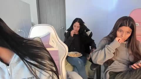 kaylie online show from 10/22/25, 08:52