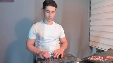 Kayn online show from 12/23/25, 01:58