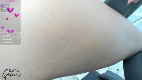 Snapshot of kayna_gomez chatting on 10/30/25, 07:47 Kayna online show from 10/30/25, 07:47