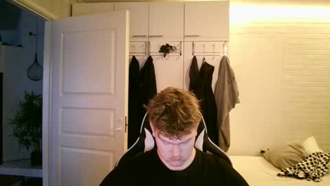 Aatu online show from 11/06/25, 07:53