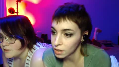 Snapshot of kayybutlikeno chatting on 12/21/25, 01:13 KayyNo online show from 12/21/25, 01:13