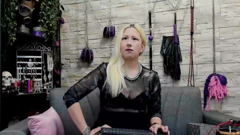 Miss Kazia online show from 10/05/25, 09:13