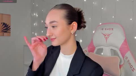 Snapshot of ke1ly_powell chatting on 02/16/26, 12:34 Kelly GMT 2 Su We Th Fr Sa 0300AM-09-00AM online show from 02/16/26, 12:34