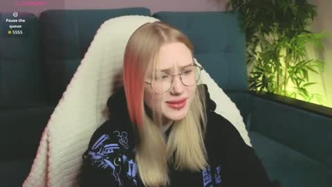 Snapshot of kebesheska chatting on 04/10/26, 02:11 Seb Polly Roxy Jonny online show from 04/10/26, 02:11