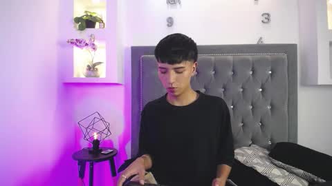 Snapshot of keen_nico chatting on 02/05/26, 12:10 nico online show from 02/05/26, 12:10