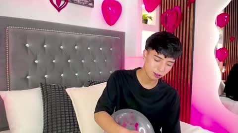 Snapshot of keen_nico chatting on 02/14/26, 01:08 nico online show from 02/14/26, 01:08