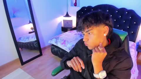 Snapshot of keevin_cross_ chatting on 03/08/25, 12:52 Keevin online show from 03/08/25, 12:52