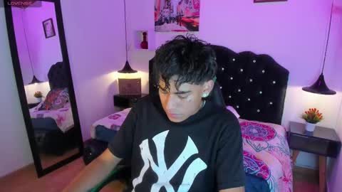 Snapshot of keevin_cross_ chatting on 03/12/25, 03:18 Keevin online show from 03/12/25, 03:18