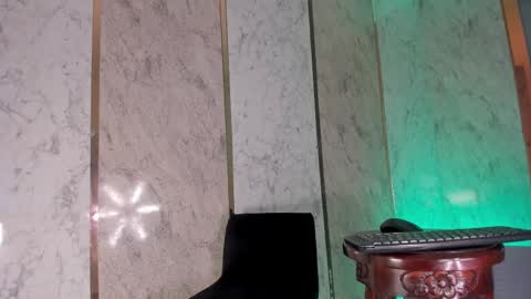 Snapshot of keila_mendoza chatting on 12/14/25, 05:35 Keila online show from 12/14/25, 05:35